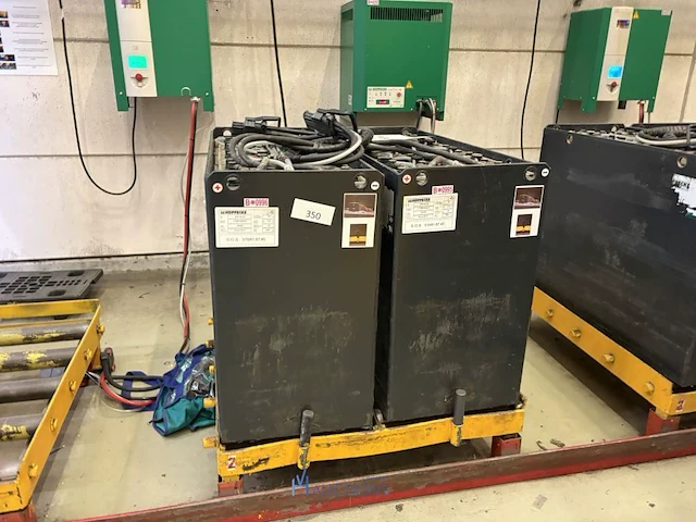 2 tractiebatterijen hoppecke - afbeelding 1 van  8