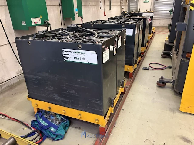 2 tractiebatterijen hoppecke - afbeelding 2 van  8