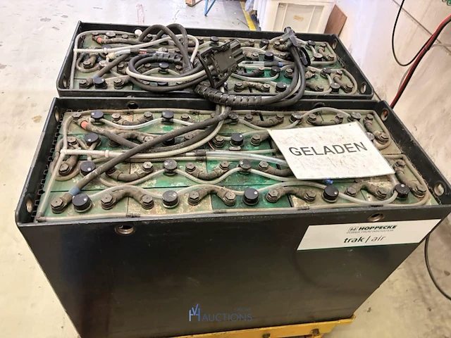 2 tractiebatterijen hoppecke - afbeelding 4 van  8