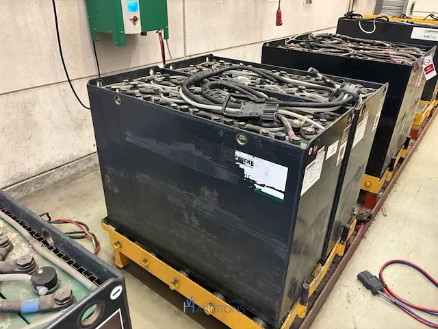 2 tractiebatterijen hoppecke - afbeelding 1 van  7