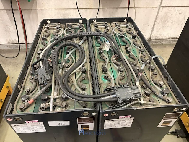 2 tractiebatterijen hoppecke - afbeelding 4 van  7