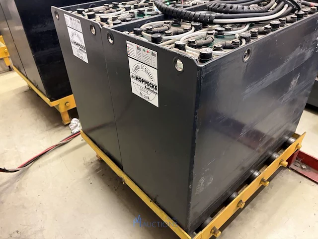 2 tractiebatterijen hoppecke - afbeelding 7 van  7