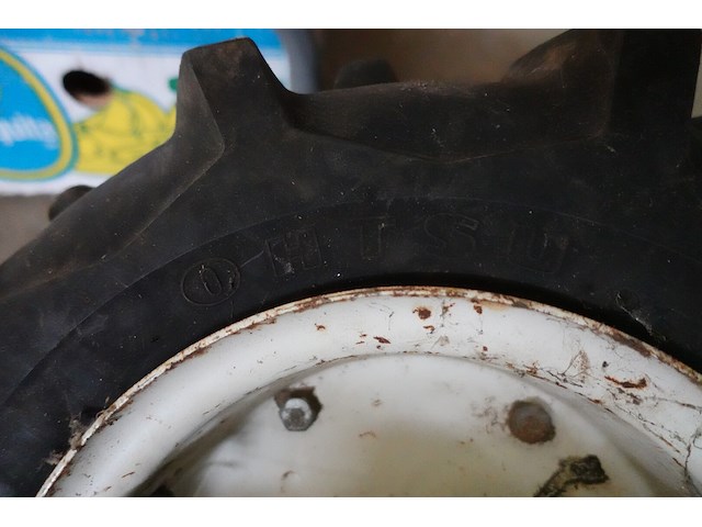 2 tractorbanden op velg 400-9-2pr - afbeelding 2 van  3