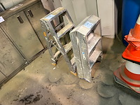 2 trapladders - afbeelding 1 van  4