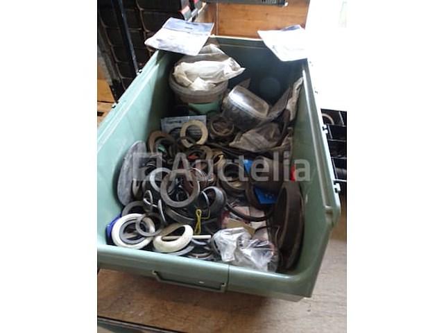 2 trays met pakkingen en slangklemmen. - afbeelding 2 van  9