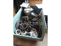2 trays met pakkingen en slangklemmen. - afbeelding 2 van  9