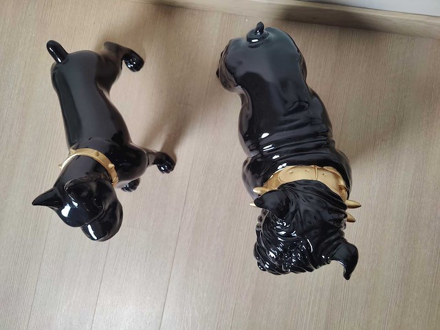 2 tuinbeelden hond - bulldog en boxer - afbeelding 2 van  4