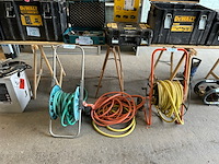 2 tuinslangen op haspel - afbeelding 1 van  6