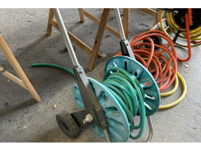 2 tuinslangen op haspel - afbeelding 2 van  6
