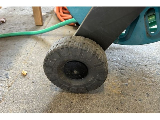 2 tuinslangen op haspel - afbeelding 3 van  6