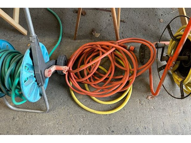 2 tuinslangen op haspel - afbeelding 5 van  6