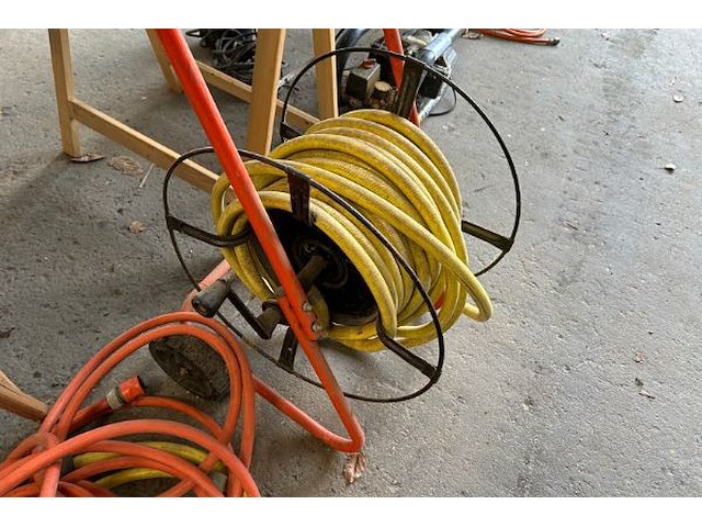 2 tuinslangen op haspel - afbeelding 6 van  6