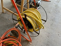 2 tuinslangen op haspel - afbeelding 6 van  6