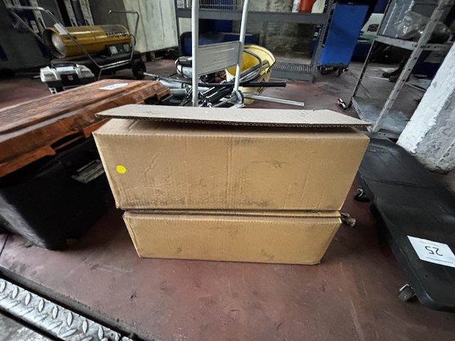 2 uitlaatspruitstukken dodge ram - afbeelding 1 van  4