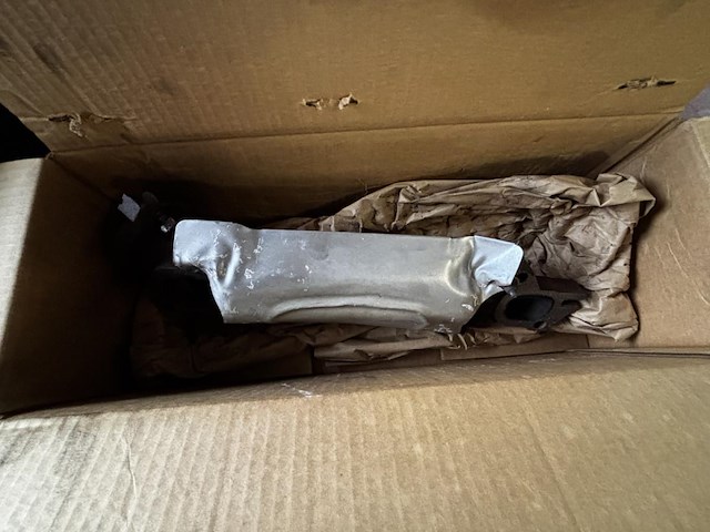 2 uitlaatspruitstukken dodge ram - afbeelding 3 van  4