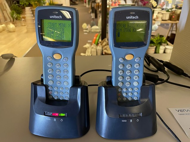 2 unitech mobiele scanners voor streepjescodes - afbeelding 1 van  4