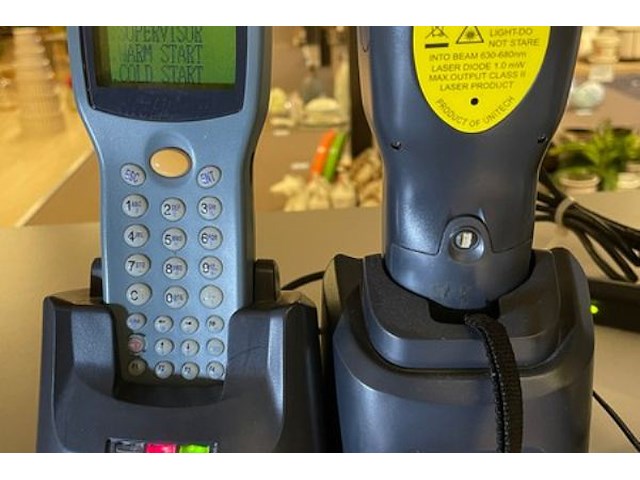 2 unitech mobiele scanners voor streepjescodes - afbeelding 2 van  4