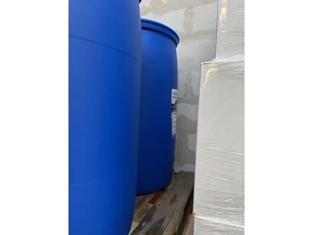 2 vaten adblue - 200 l - afbeelding 2 van  5
