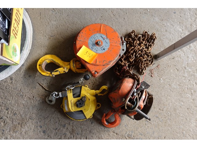 2 veerbalansen, 1 haak, 1 kettingtakel - afbeelding 1 van  4