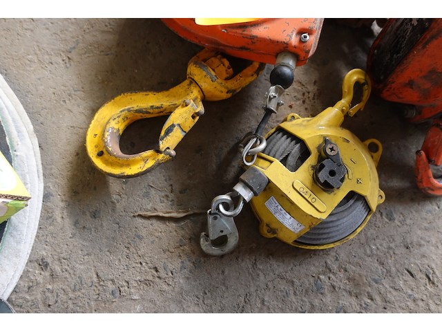 2 veerbalansen, 1 haak, 1 kettingtakel - afbeelding 3 van  4