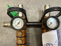 2 verdeelblokken voor hefkussens holmatro, met manometers, 8 bar. - afbeelding 2 van  2