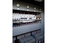 2 verdeelkasten (werfkasten) – met inhoud - afbeelding 1 van  10