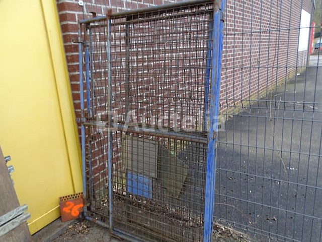 2 vergrendelende gaaselementen voor euro-pallets met scharnierende deur - afbeelding 1 van  3