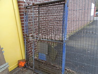 2 vergrendelende gaaselementen voor euro-pallets met scharnierende deur - afbeelding 1 van  3