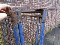 2 vergrendelende gaaselementen voor euro-pallets met scharnierende deur - afbeelding 2 van  3