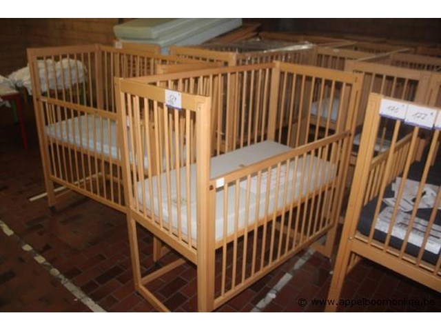 2 verrijdbare houten hoogslapers afm 125x66x135cm - afbeelding 1 van  1