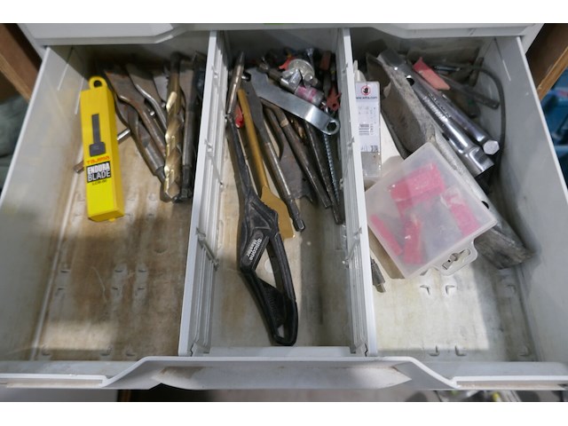 2 verrijdbare materiaalkastjes met inhoud - afbeelding 4 van  7