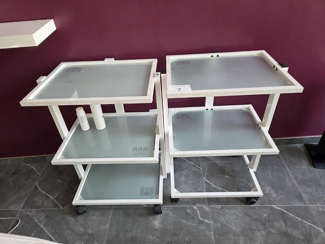 2 verrijdbare materialentafeltjes - afbeelding 1 van  5