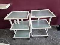 2 verrijdbare materialentafeltjes