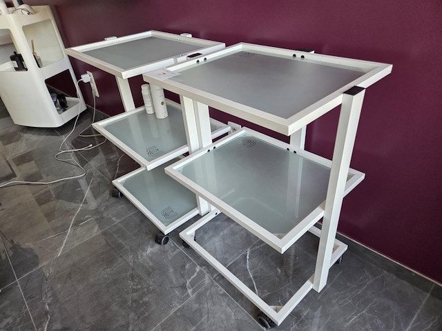 2 verrijdbare materialentafeltjes - afbeelding 3 van  5