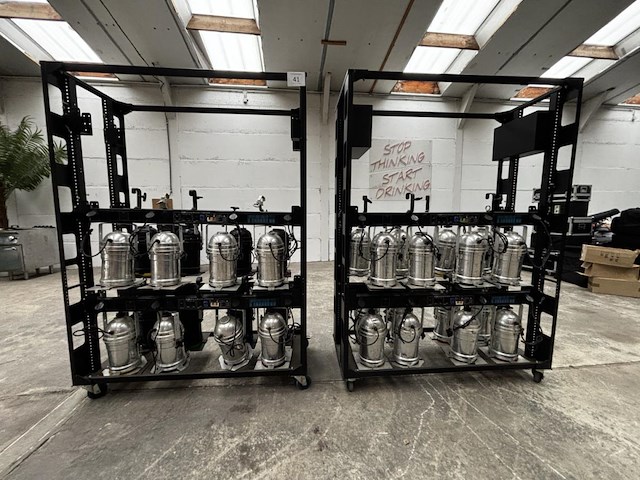 2 verrijdbare racks met par-56 spots - afbeelding 1 van  8