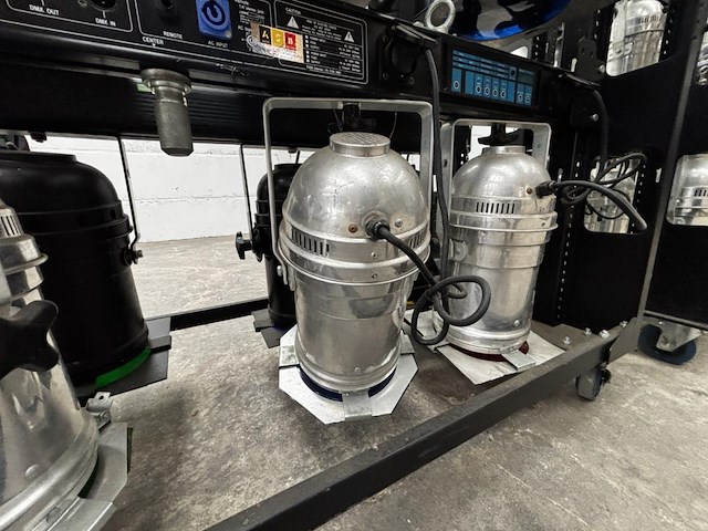 2 verrijdbare racks met par-56 spots - afbeelding 5 van  8