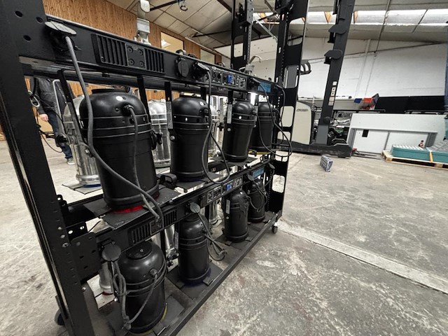 2 verrijdbare racks met par-56 spots - afbeelding 7 van  8