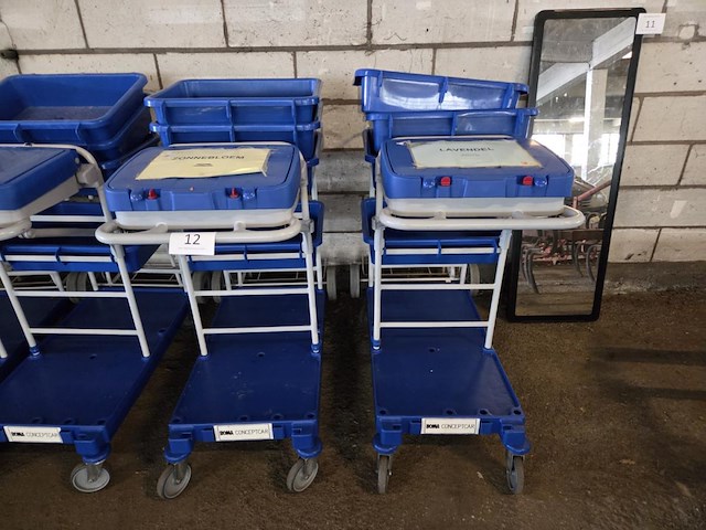 2 verrijdbare schoonmaakkarren - afbeelding 1 van  4