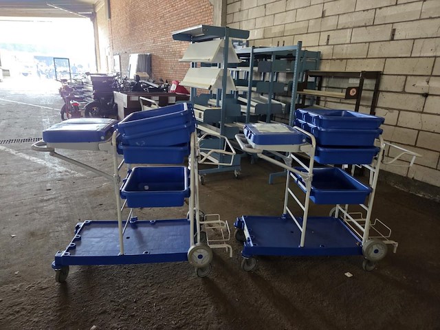 2 verrijdbare schoonmaakkarren - afbeelding 2 van  3