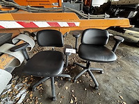 2 verrijdbare stoelen