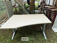 2 verstelbare bureau's - afbeelding 1 van  4