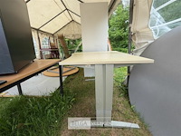 2 verstelbare bureau's - afbeelding 2 van  4
