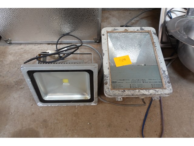 2 verstralers (1x led en 1x halogeen) - afbeelding 1 van  3