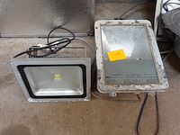 2 verstralers (1x led en 1x halogeen) - afbeelding 1 van  3