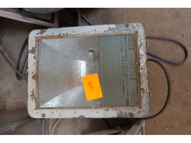 2 verstralers (1x led en 1x halogeen) - afbeelding 3 van  3