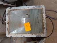 2 verstralers (1x led en 1x halogeen) - afbeelding 3 van  3