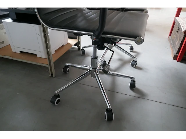 2 verzorgde bureelstoelen - afbeelding 2 van  12