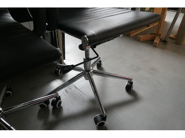 2 verzorgde bureelstoelen - afbeelding 3 van  12