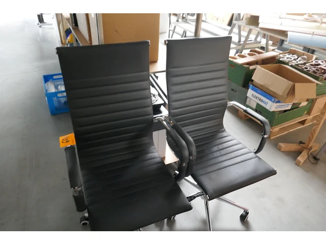 2 verzorgde bureelstoelen - afbeelding 4 van  12