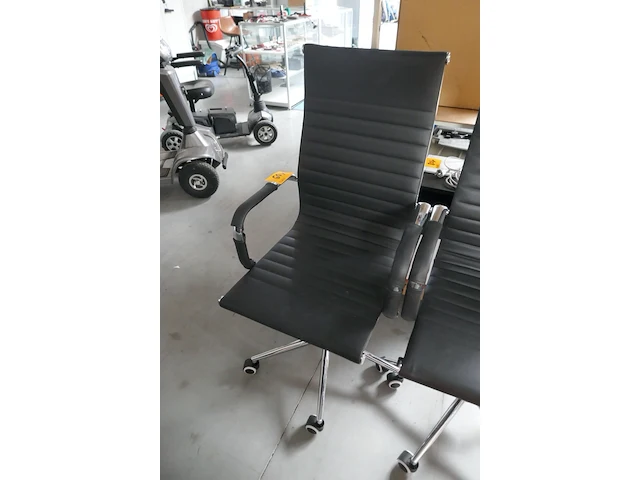 2 verzorgde bureelstoelen - afbeelding 10 van  12